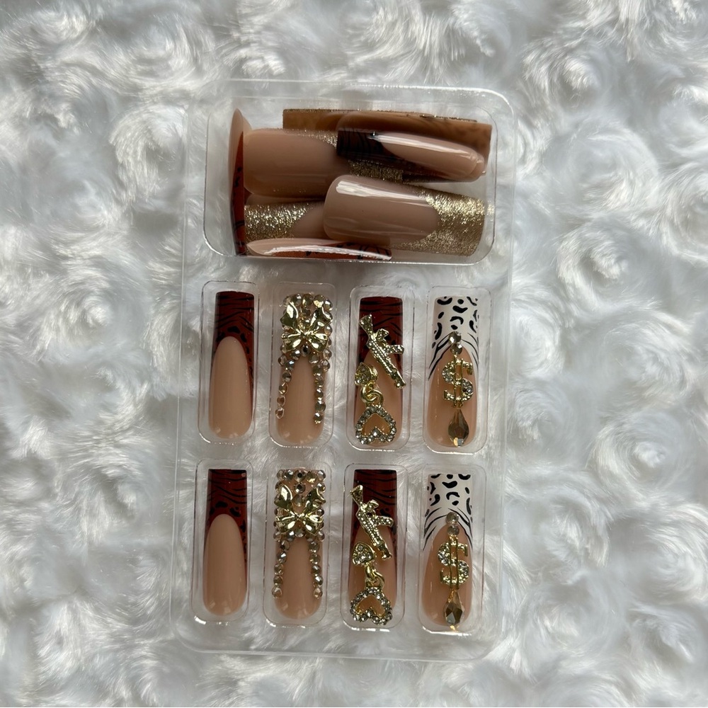 BRAND NEW PRESS ON NAILS